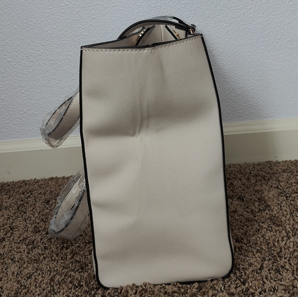 Vanessa Williams Lush Large Tote - Picture 10 of 11